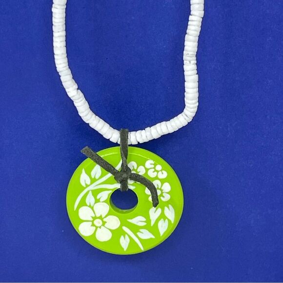 Panama Jack Puka Shell Wooden Painted Floral Pendant Necklace NWT - Picture 3 of 10